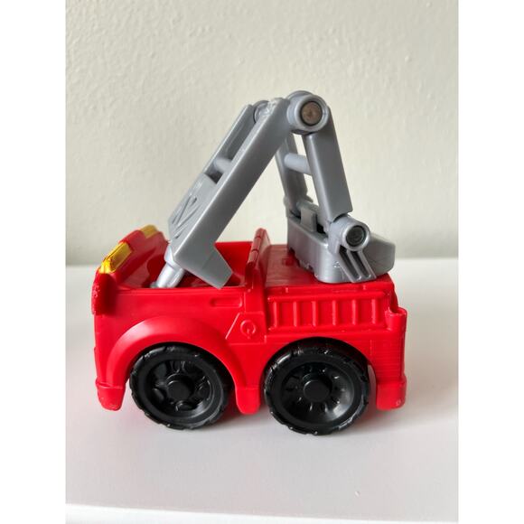 Fisher-Price Little People Fire Truck with Firefighter Figure 2019 - Picture 11 of 11